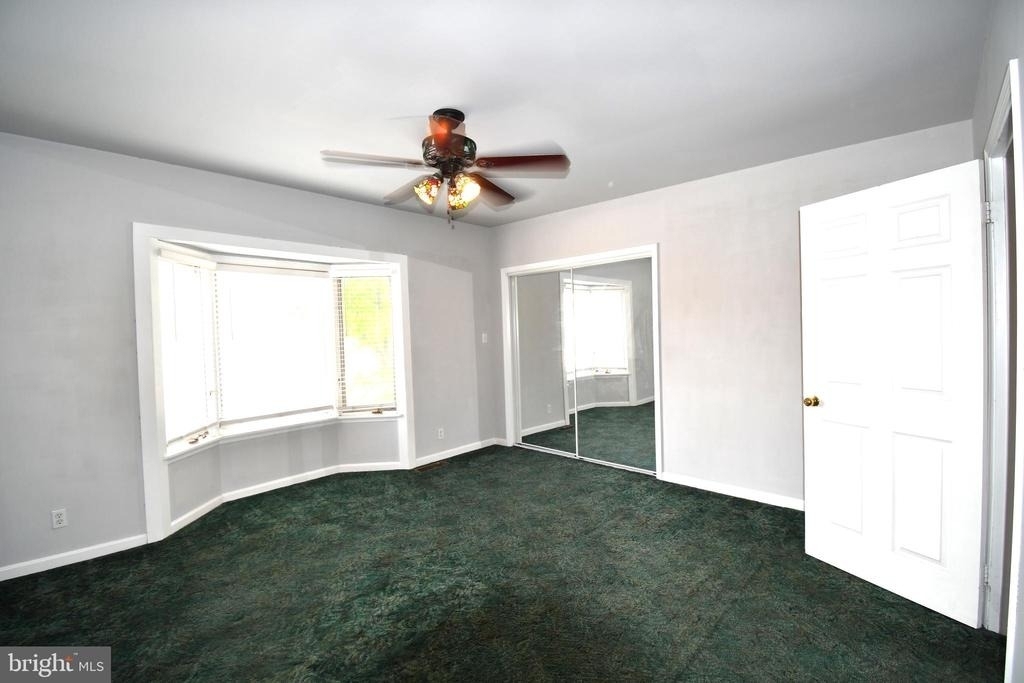 8 W Monmouth Street - Photo 11