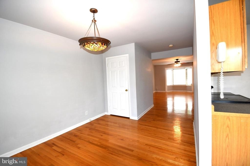 8 W Monmouth Street - Photo 4
