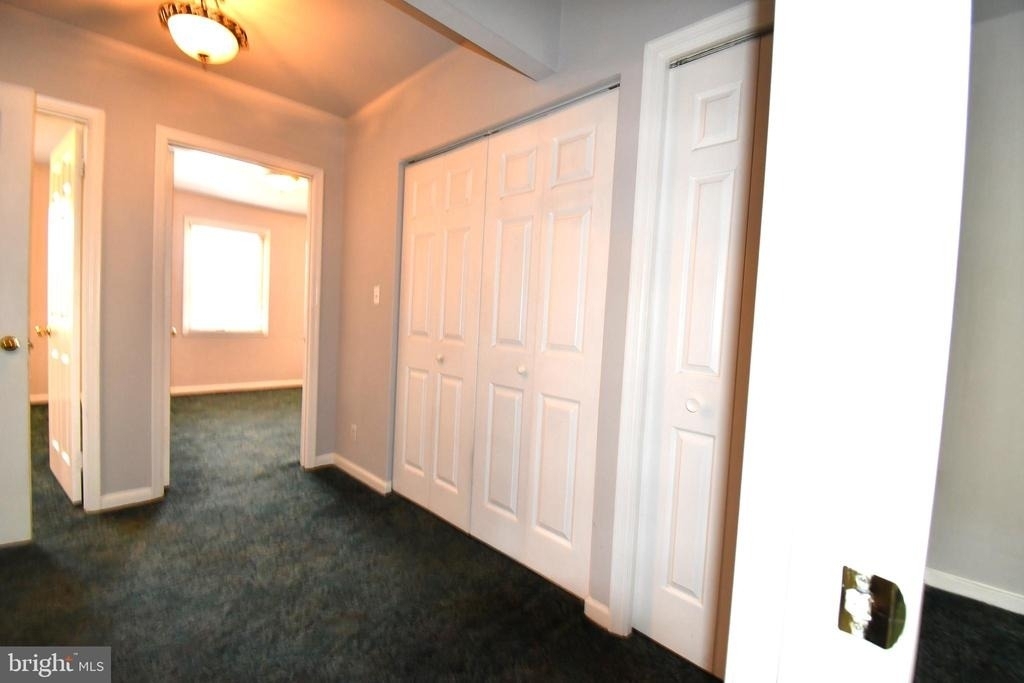 8 W Monmouth Street - Photo 18