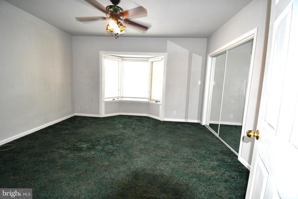 8 W Monmouth Street - Photo 10