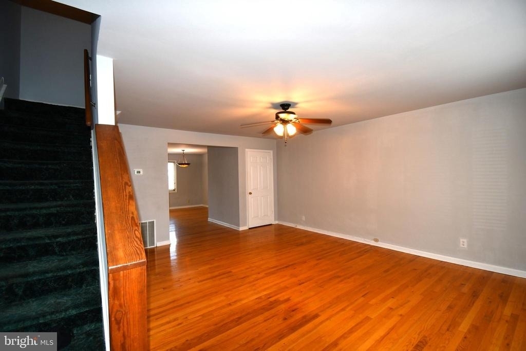 8 W Monmouth Street - Photo 7