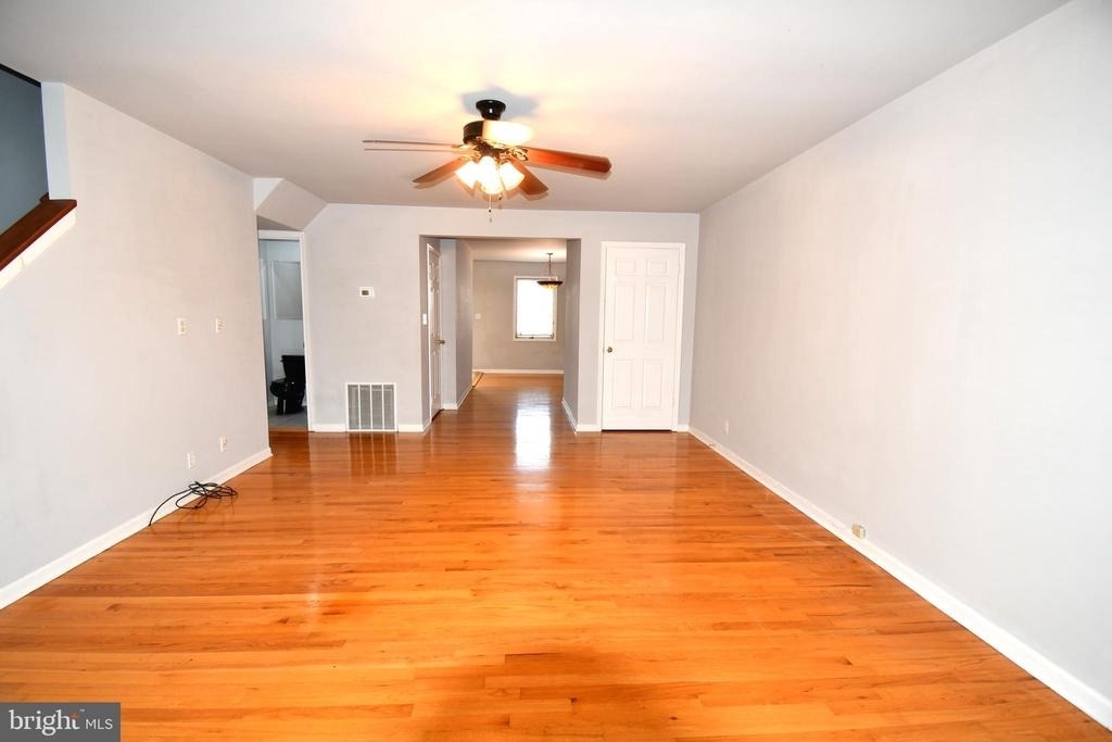 8 W Monmouth Street - Photo 6