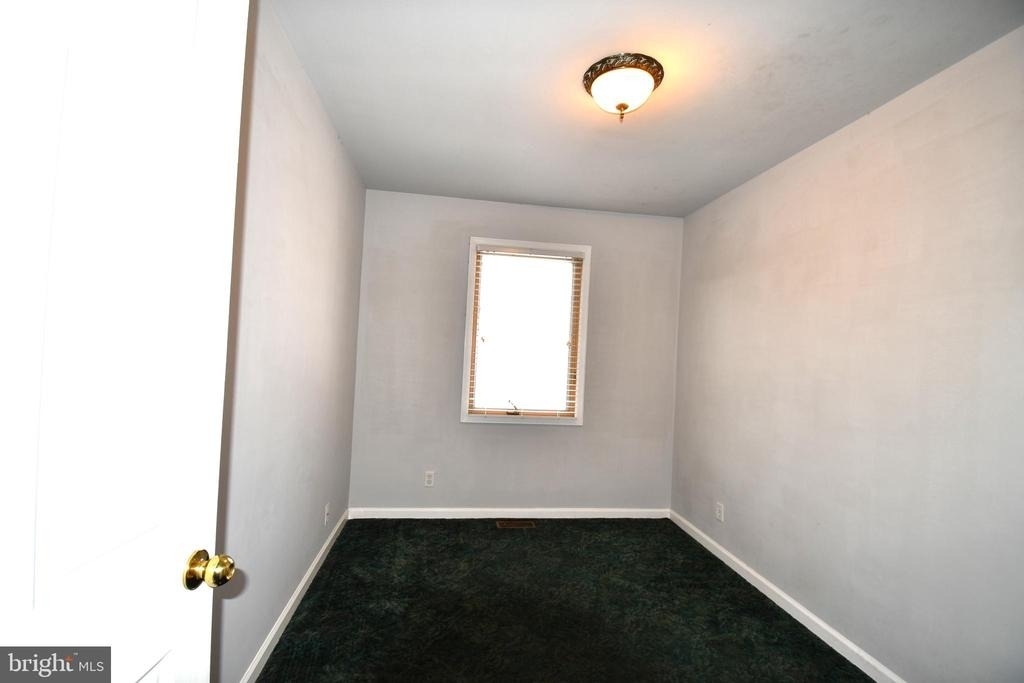 8 W Monmouth Street - Photo 12