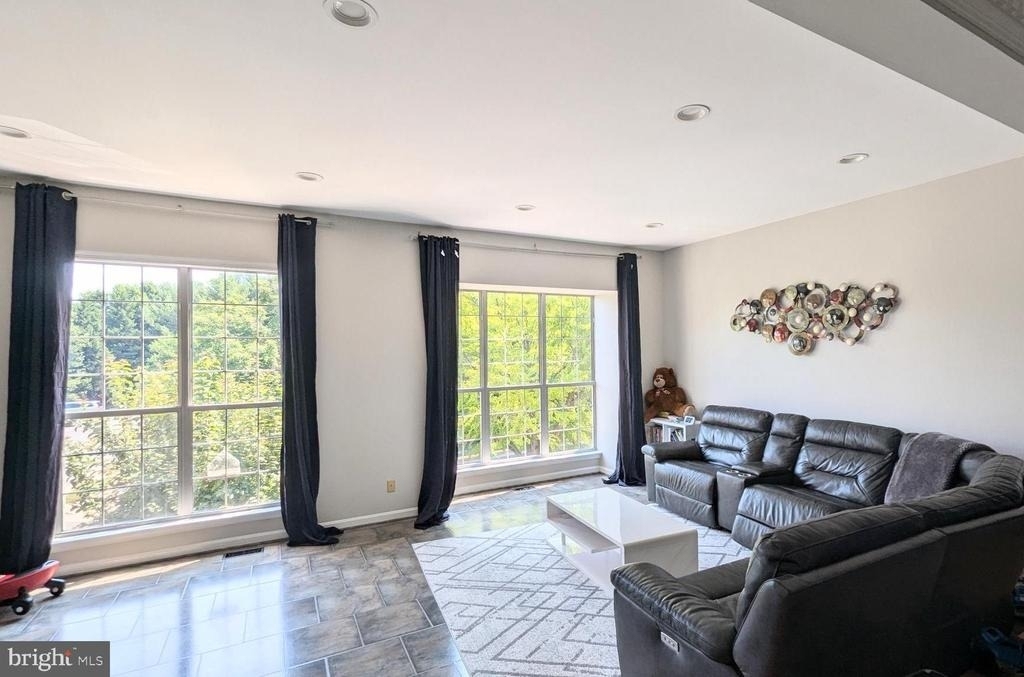 20867 Trinity Square - Photo 2