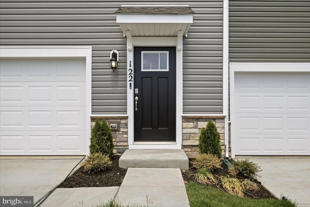 122 Bowers Street - Photo 3