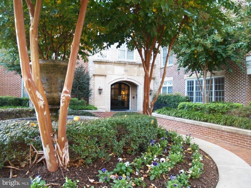 600 Second Street - Photo 2
