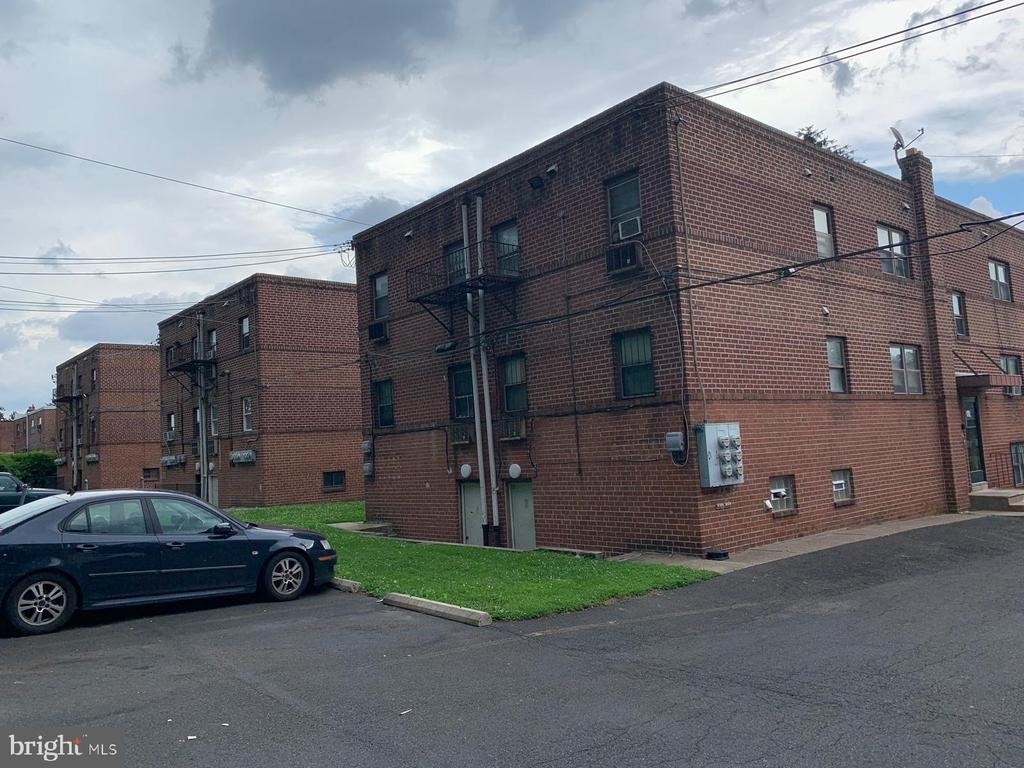 1009 E Cliveden Street - Photo 1