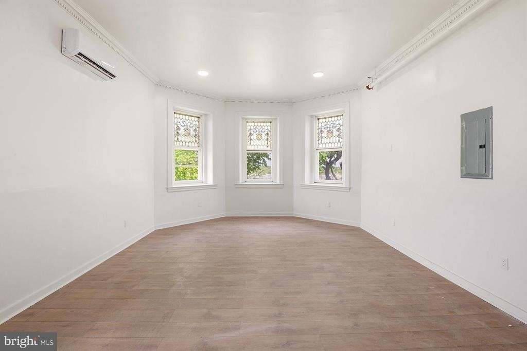 6012 Ridge Avenue - Photo 4