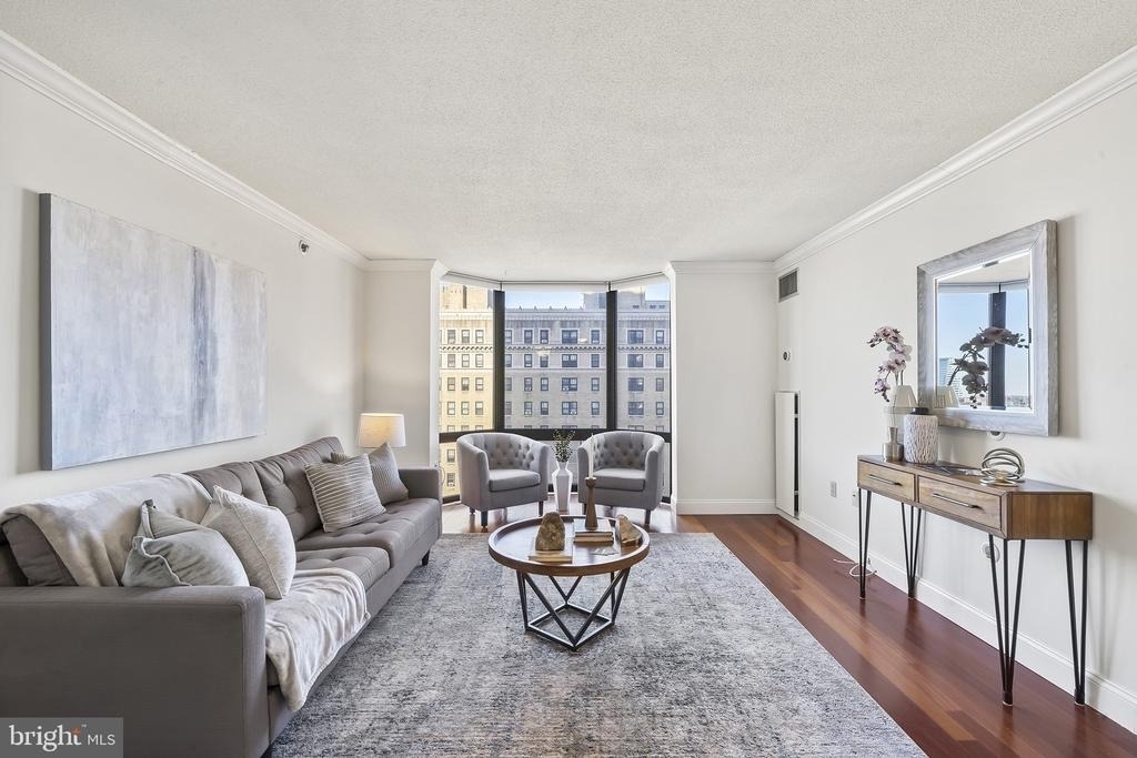 2018 Walnut Street - Photo 2