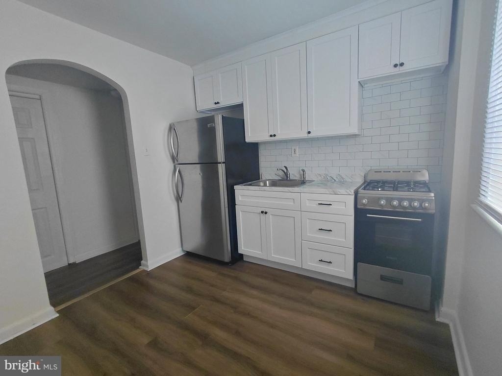 800 Princeton Avenue - Photo 1