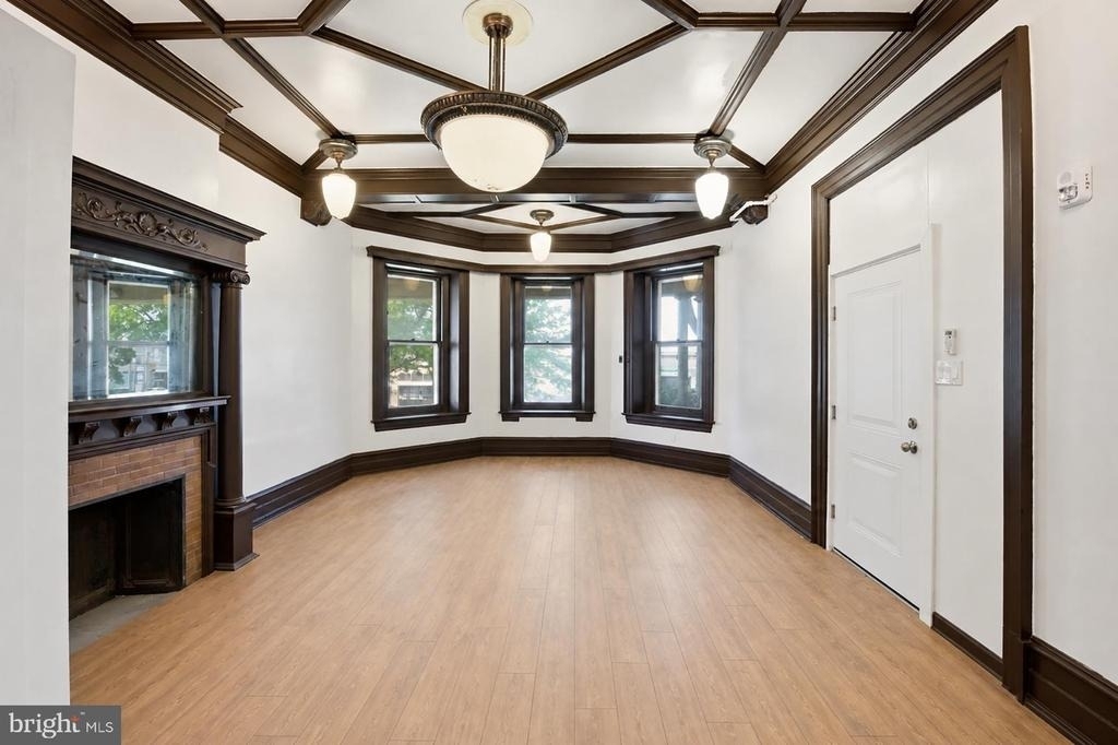 6012 Ridge Avenue - Photo 4
