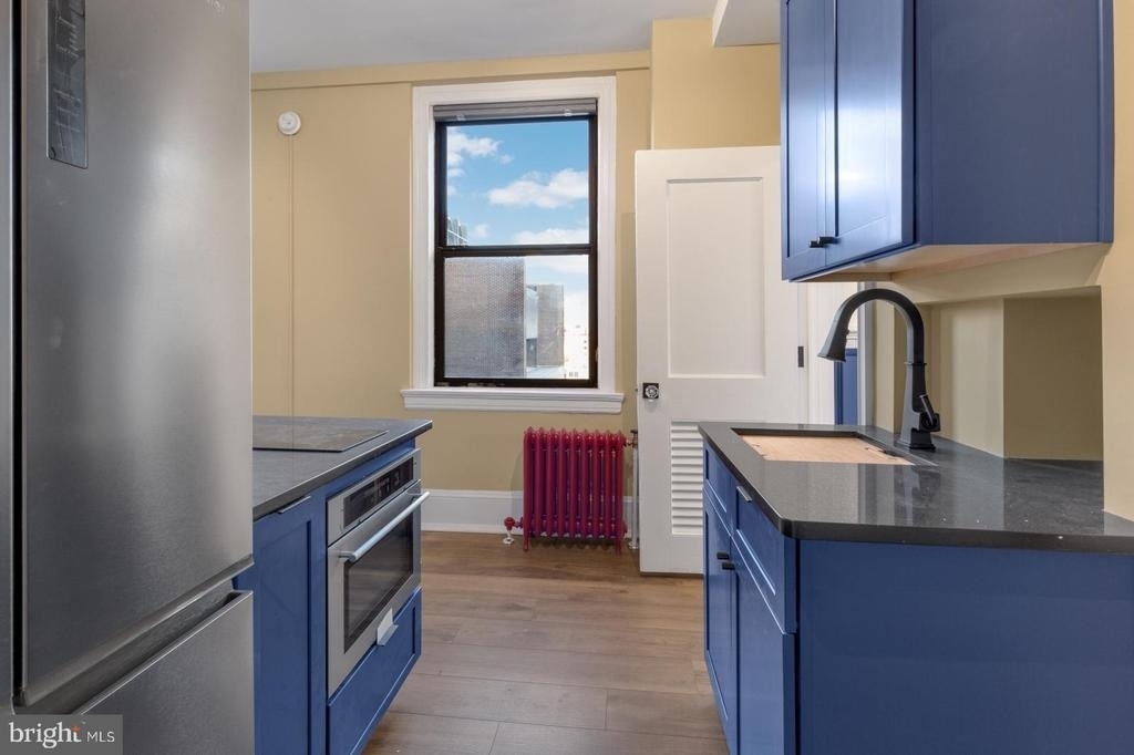 1324 Locust Street - Photo 2
