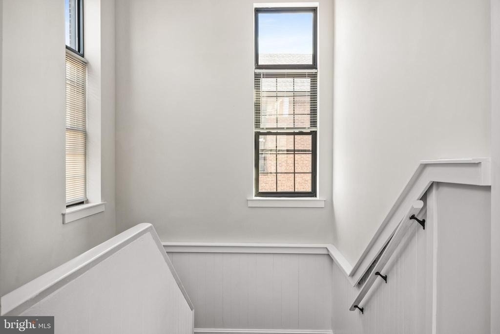 420 Chestnut Street - Photo 2