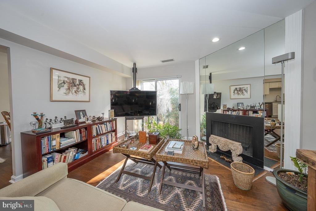1710 Oakwood - Photo 3
