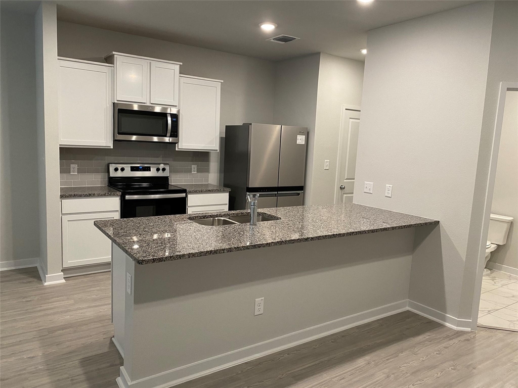 605 W South St - Photo 4