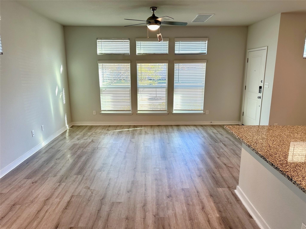 605 W South St - Photo 18