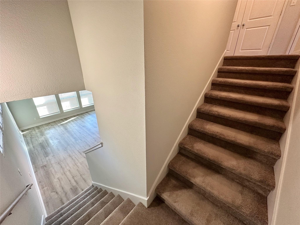 605 W South St - Photo 8