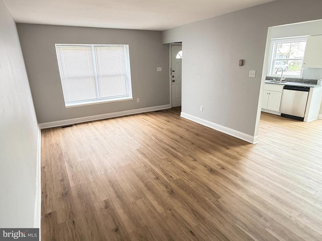 3 Lawrence Court - Photo 2