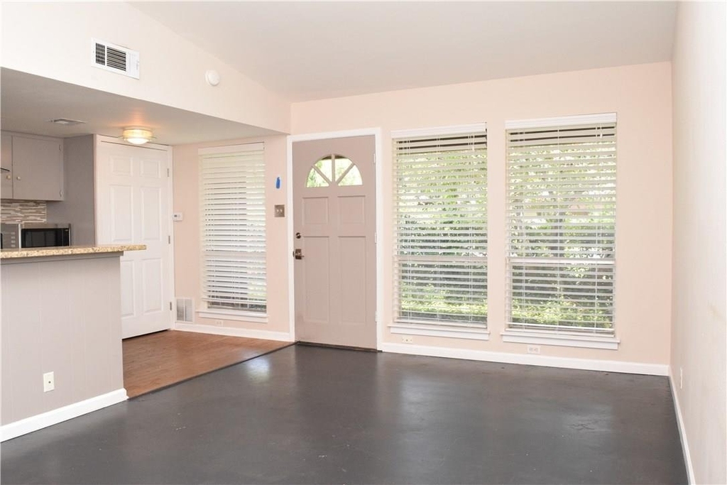 5601 Woodrow Ave - Photo 3