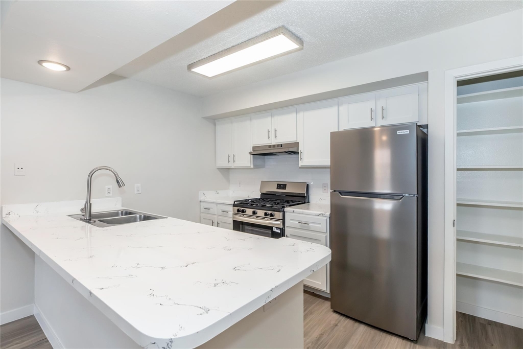 6008 N Lamar Blvd - Photo 1