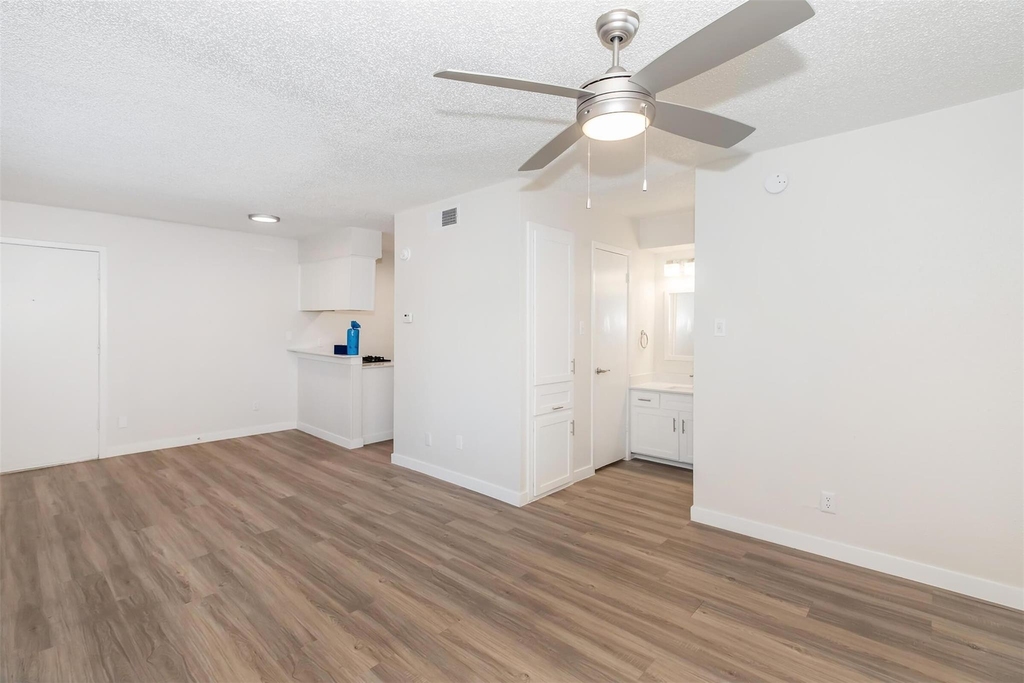 4415 Avenue B - Photo 5