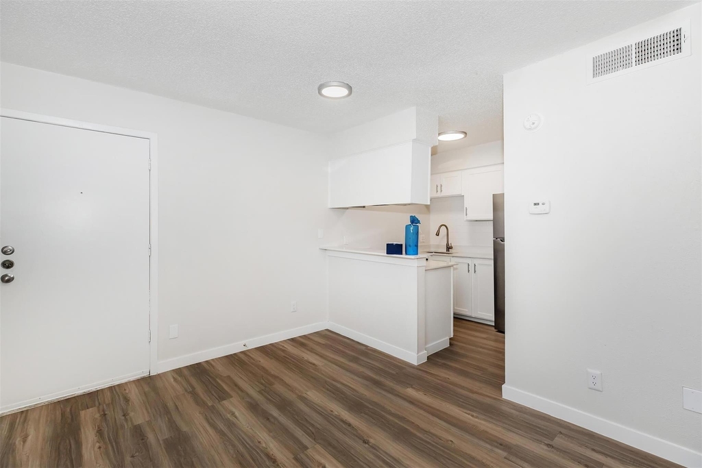 4415 Avenue B - Photo 2