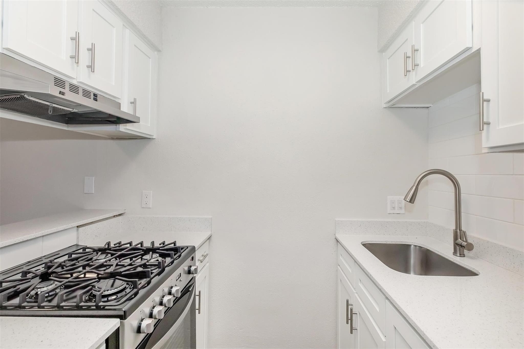 4415 Avenue B - Photo 9