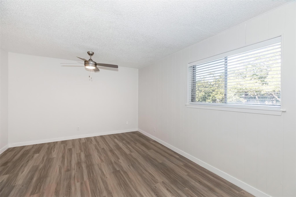 4415 Avenue B - Photo 4