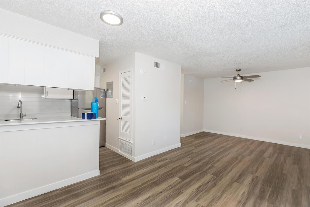 4415 Avenue B - Photo 3