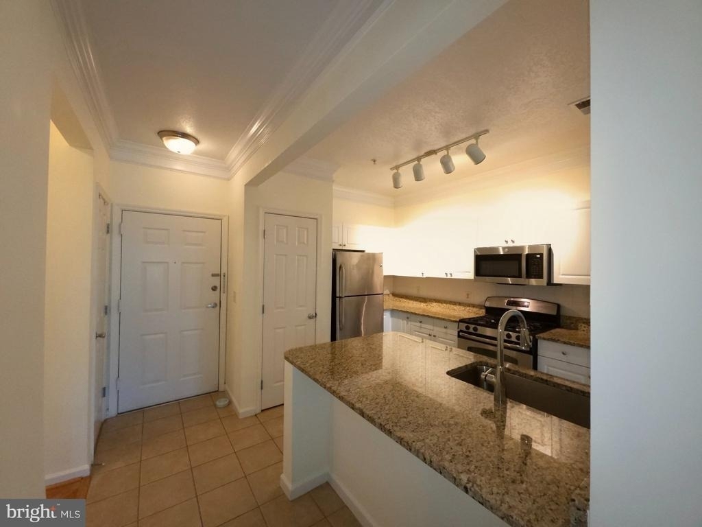 7 Booth Street - Photo 2