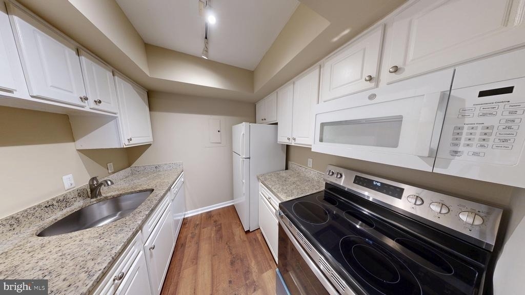 18336 Streamside Drive - Photo 4