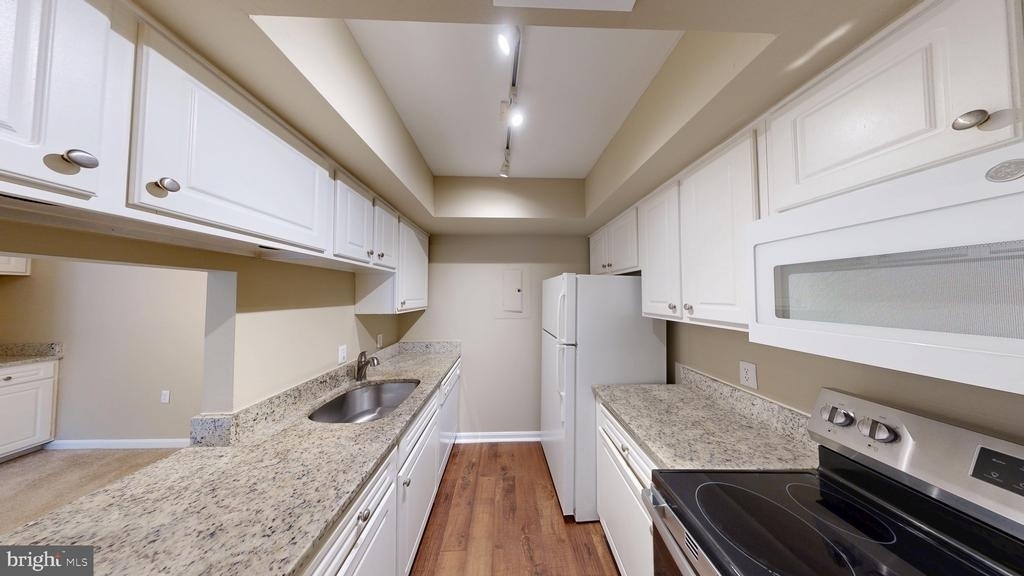 18336 Streamside Drive - Photo 3