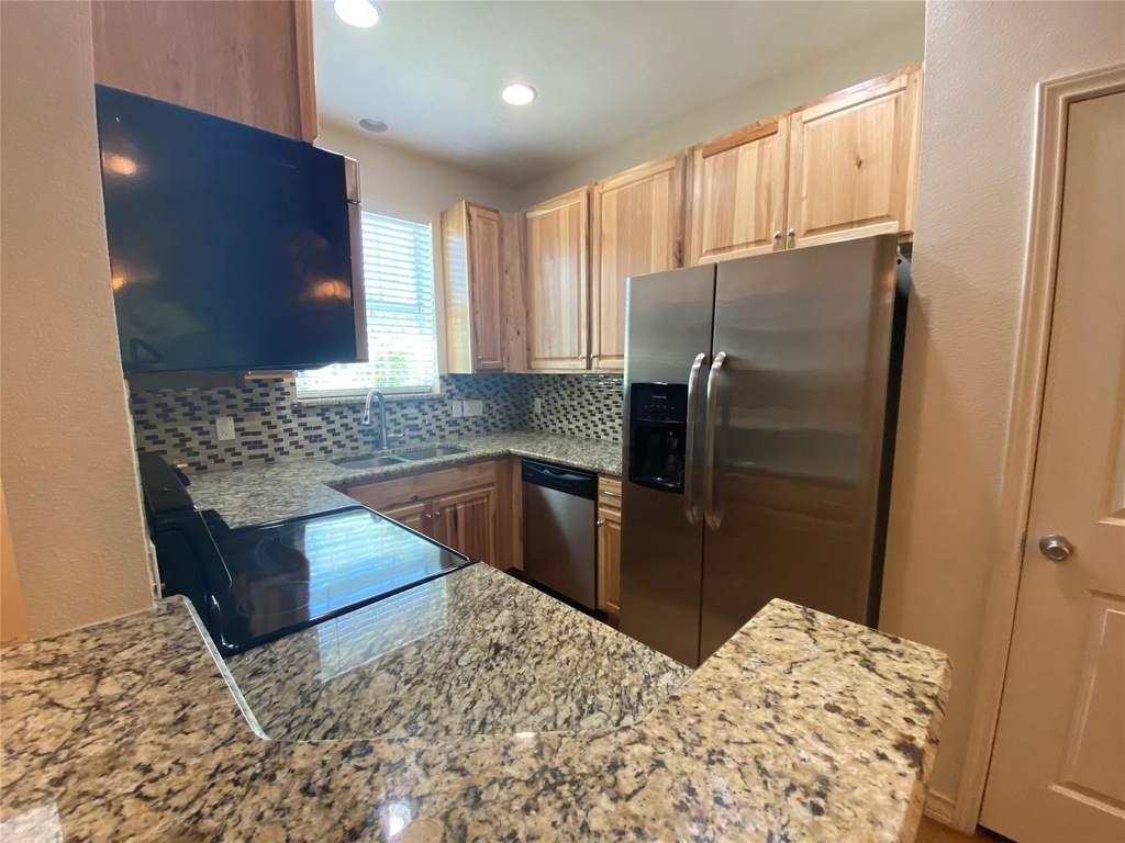 400 West St - Photo 2