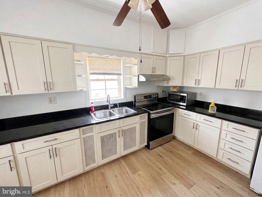 4601 Strauss Avenue - Photo 2