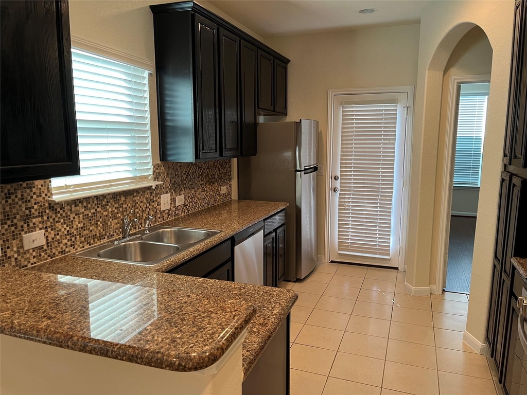 538 Tumlinson Fort Way - Photo 0