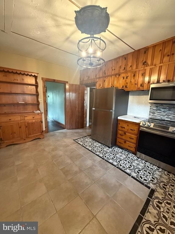 590 Aiken Avenue - Photo 2
