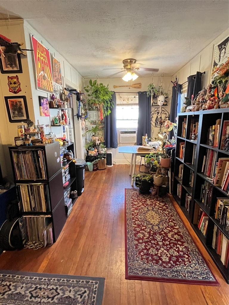 416 W 32nd St - Photo 0