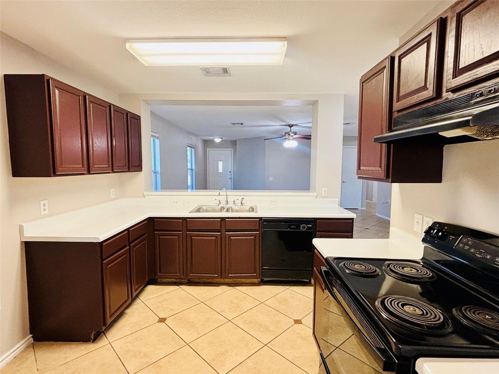 7424 Cayenne Ln - Photo 4
