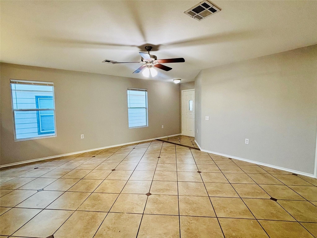 7424 Cayenne Ln - Photo 3