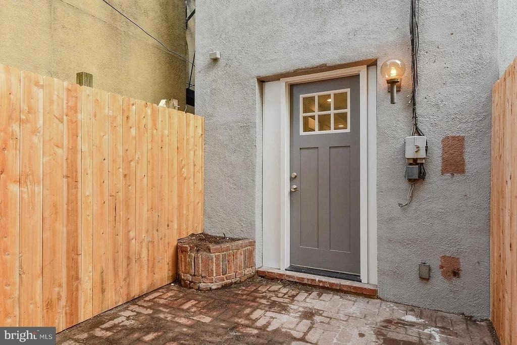 734 Light Street - Photo 5
