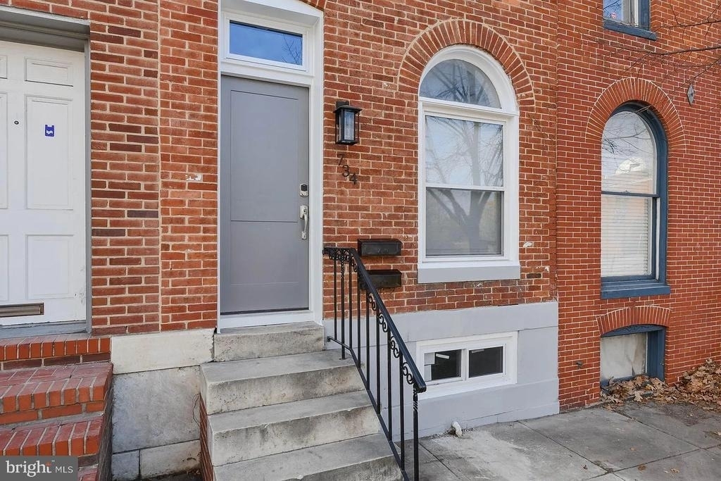 734 Light Street - Photo 0