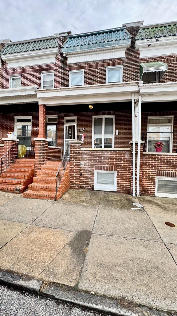 2705 E Biddle Street - Photo 0