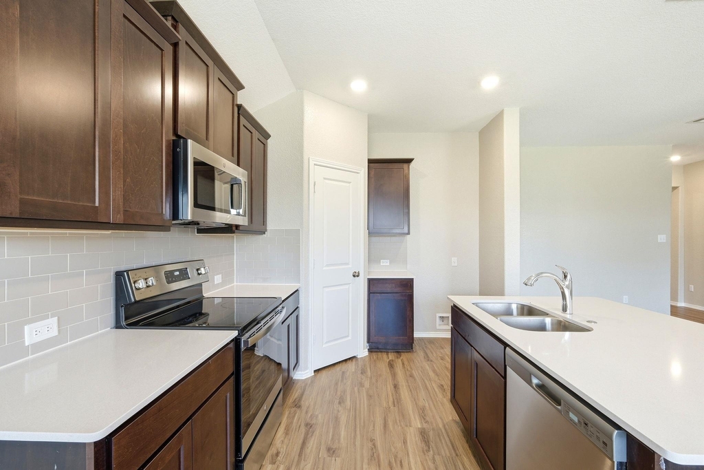 1001 Bluejack Way - Photo 3
