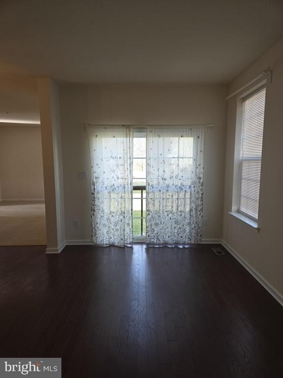 303 Ellis Court - Photo 5