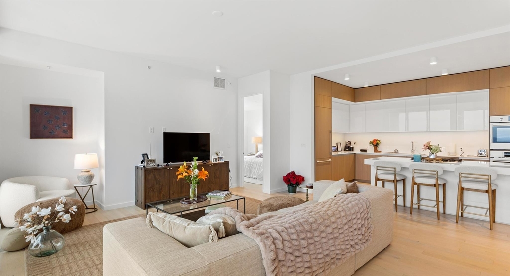 313 W 17th St - Photo 24