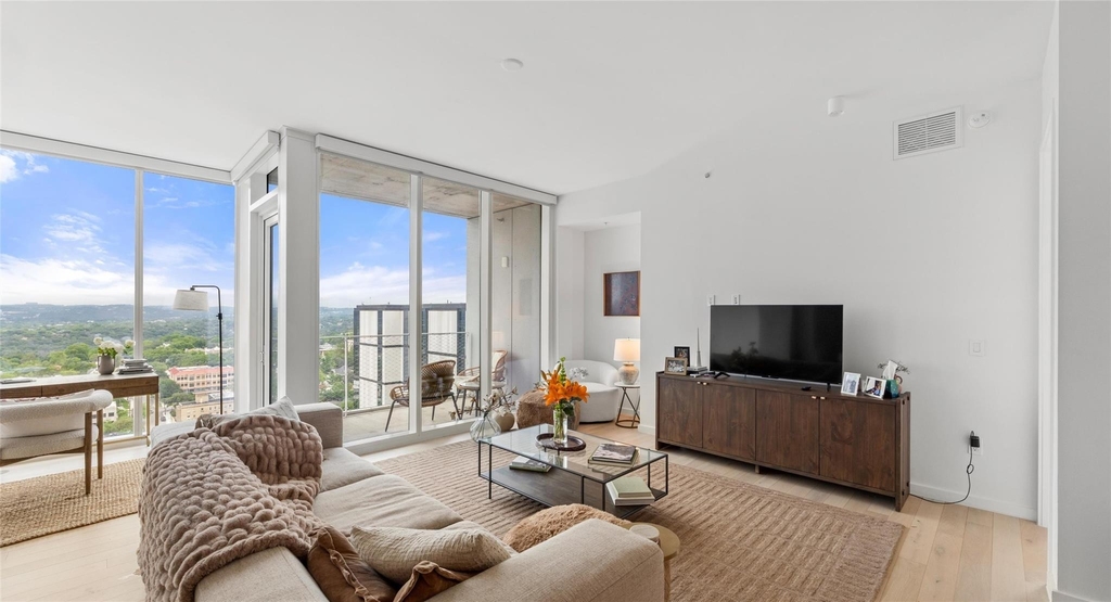 313 W 17th St - Photo 20