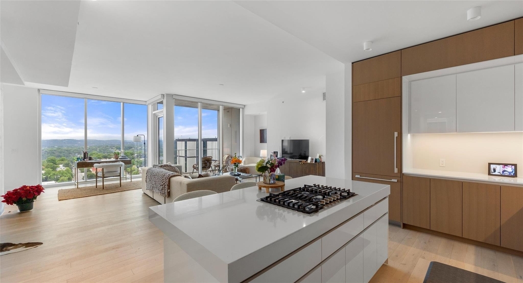 313 W 17th St - Photo 19