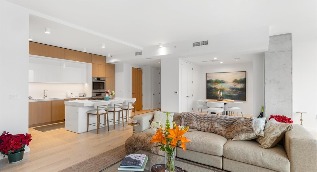 313 W 17th St - Photo 23