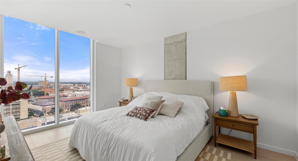 313 W 17th St - Photo 30