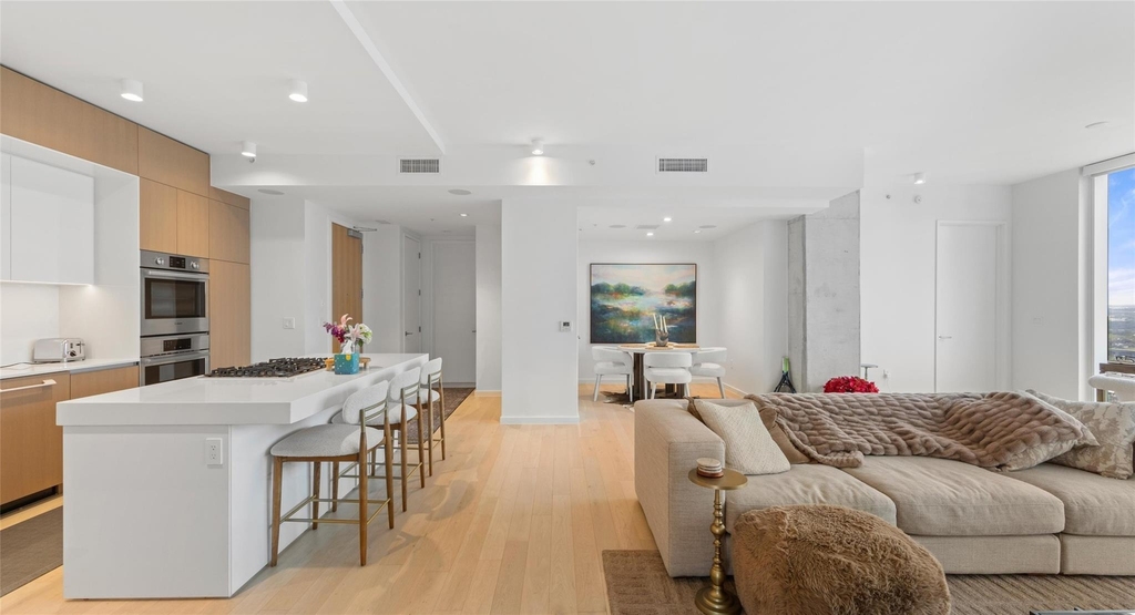 313 W 17th St - Photo 28